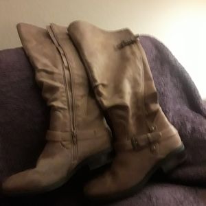Ladies boots